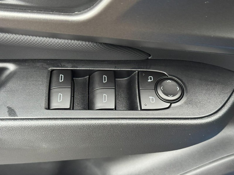 Chevrolet Equinox EV Vehicle Full-screen Gallery Image 16