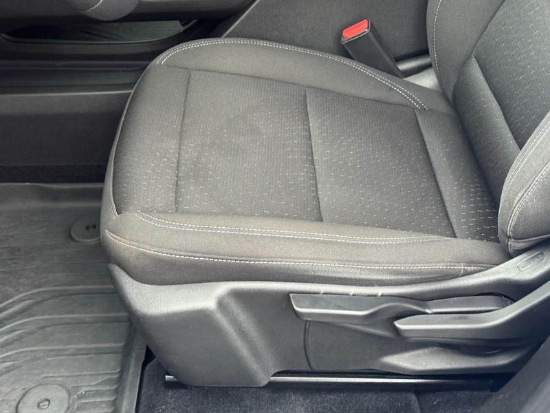 Chevrolet Equinox EV Vehicle Full-screen Gallery Image 17