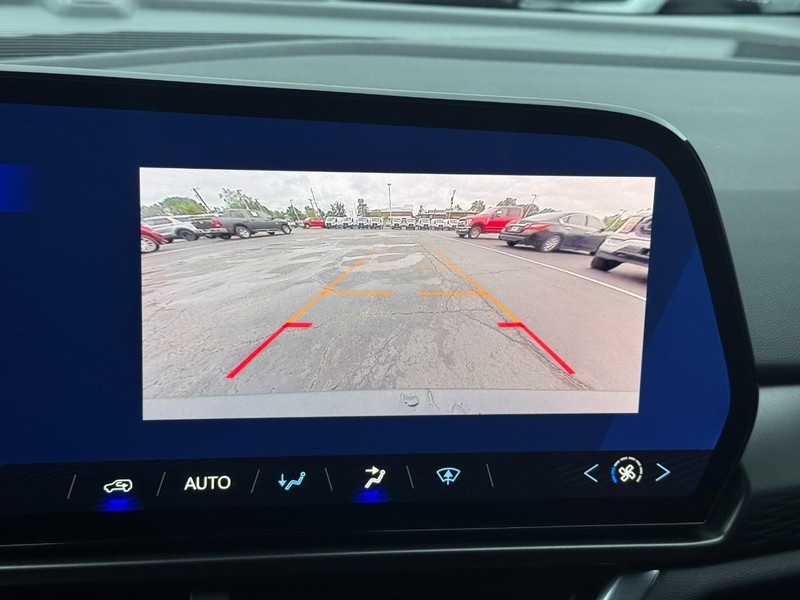 Chevrolet Equinox EV Vehicle Full-screen Gallery Image 23