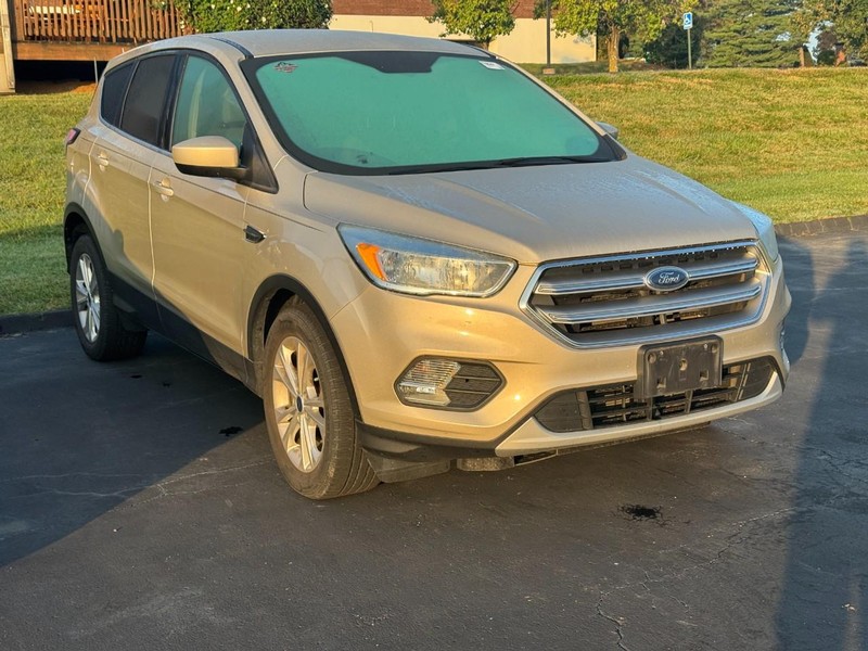 Ford Escape Vehicle Full-screen Gallery Image 02