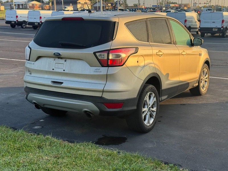 Ford Escape Vehicle Full-screen Gallery Image 03
