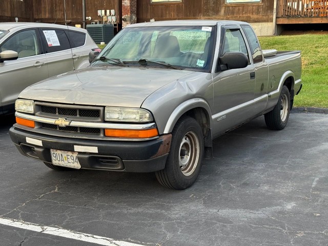 St. Louis MO 2002 Chevrolet S-10 more details - chevrolet s-10