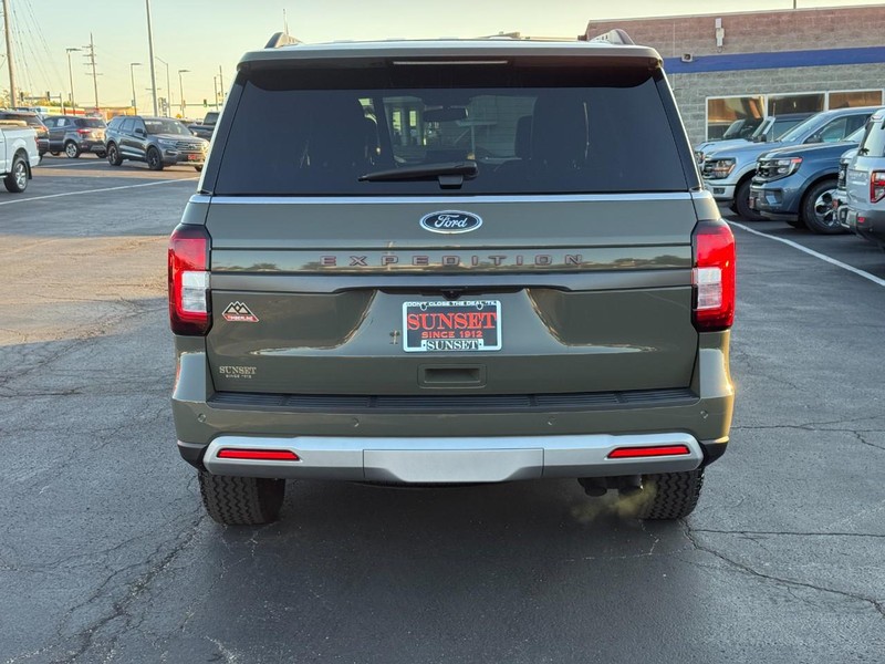 Ford Expedition Vehicle Full-screen Gallery Image 04