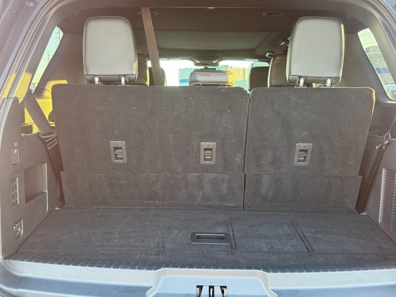Ford Expedition Vehicle Full-screen Gallery Image 06