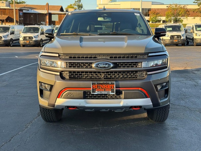 Ford Expedition Vehicle Full-screen Gallery Image 10