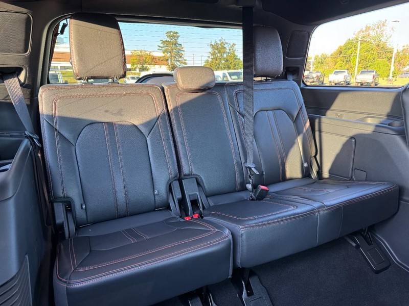 Ford Expedition Vehicle Full-screen Gallery Image 11