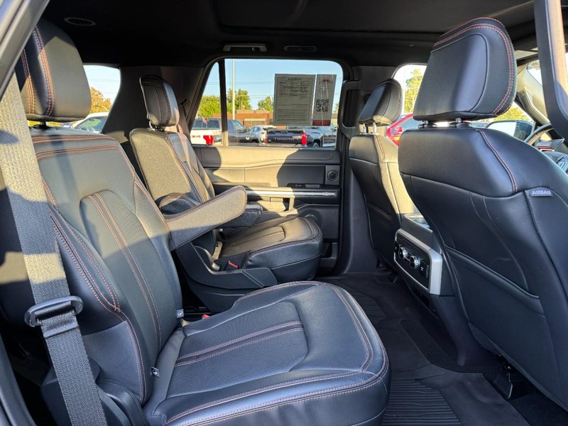 Ford Expedition Vehicle Full-screen Gallery Image 12