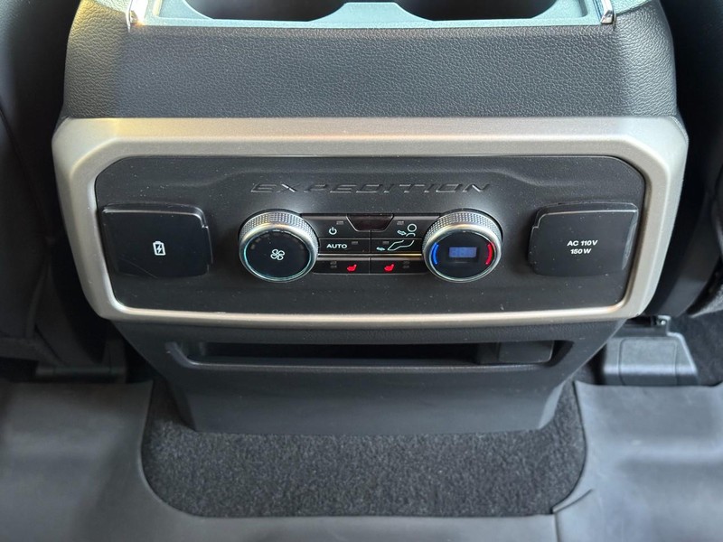 Ford Expedition Vehicle Full-screen Gallery Image 13