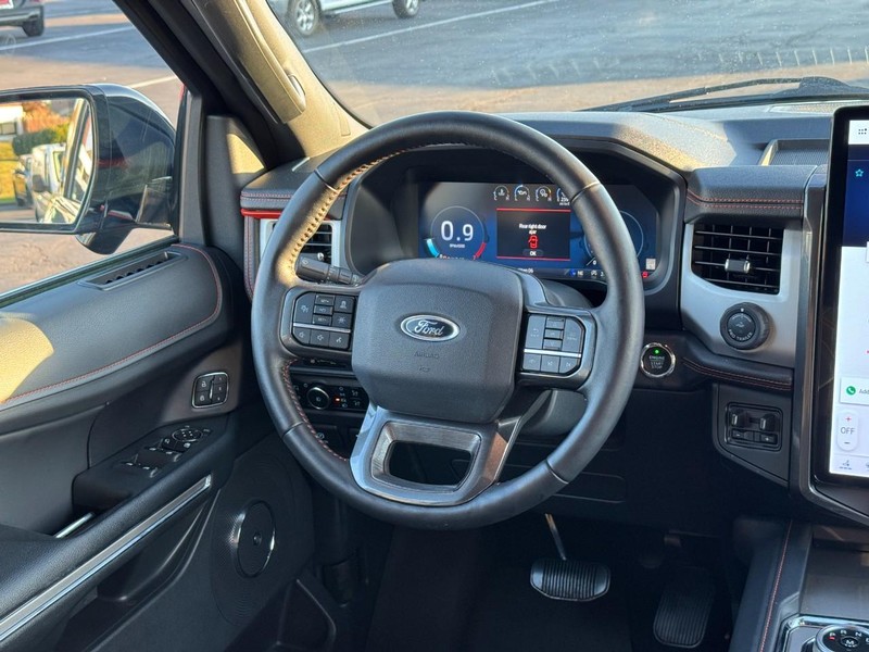 Ford Expedition Vehicle Full-screen Gallery Image 15
