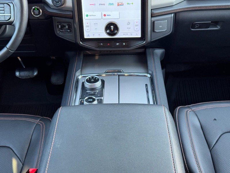 Ford Expedition Vehicle Full-screen Gallery Image 17