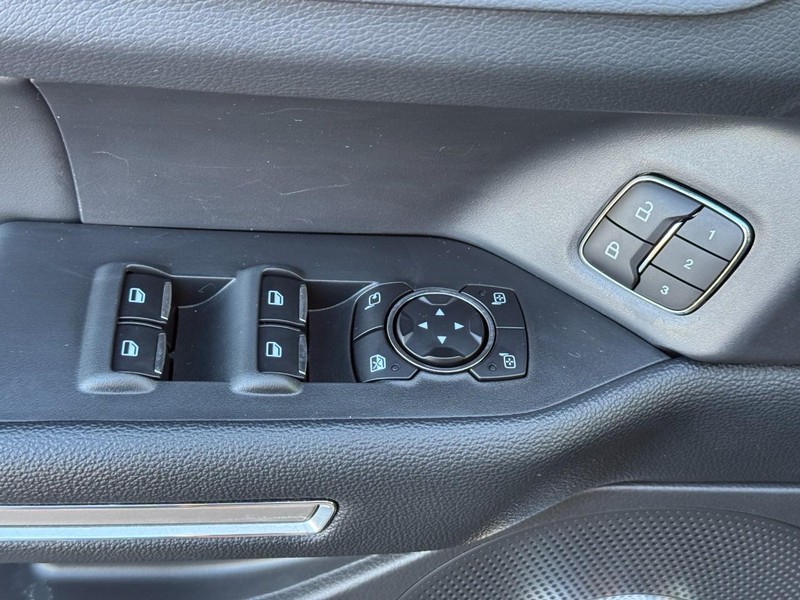 Ford Expedition Vehicle Full-screen Gallery Image 18