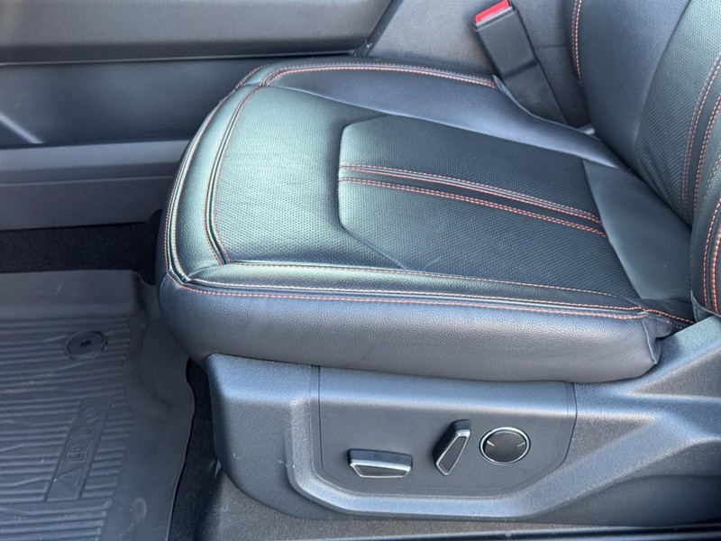 Ford Expedition Vehicle Full-screen Gallery Image 19