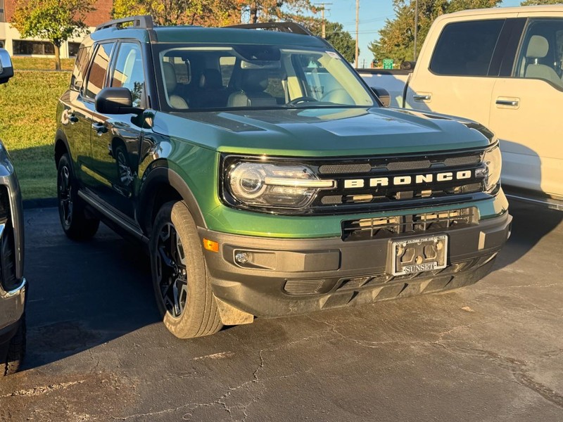 Ford Bronco Sport Vehicle Full-screen Gallery Image 02