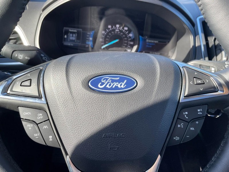 Ford Edge Vehicle Image 23