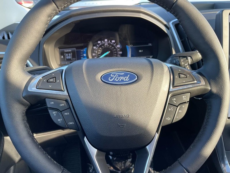 Ford Edge Vehicle Image 22