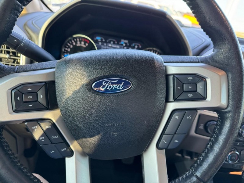 2017 Ford F-150 4WD Lariat SuperCrew photo