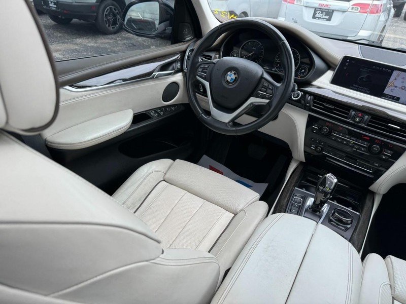 BMW X5 Vehicle Image 14