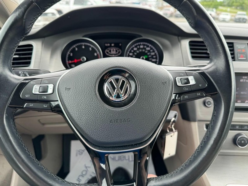 Volkswagen Golf Vehicle Image 17