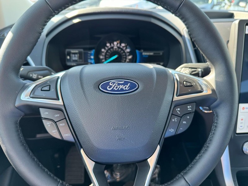 Ford Edge Vehicle Image 18
