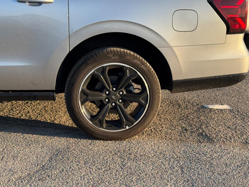 Ford Expedition Max Vehicle Image 11