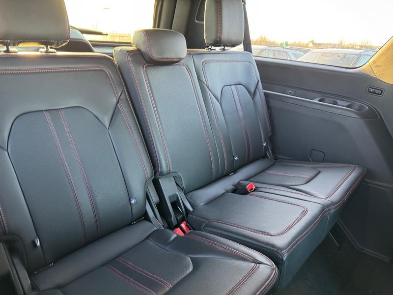 Ford Expedition Max Vehicle Image 16