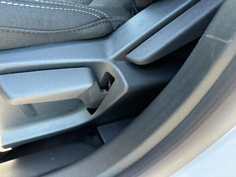 Ford Escape Vehicle Image 18