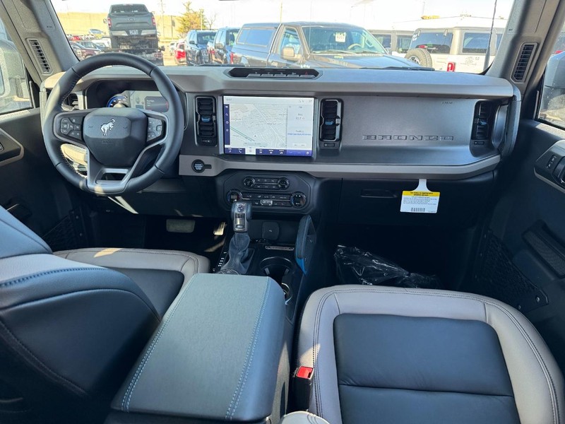 Ford Bronco Vehicle Image 14