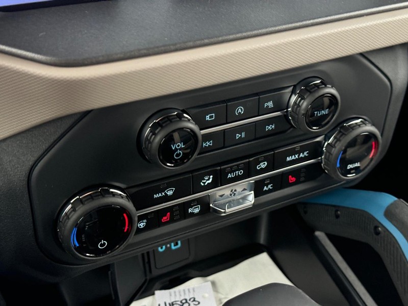 Ford Bronco Vehicle Image 24