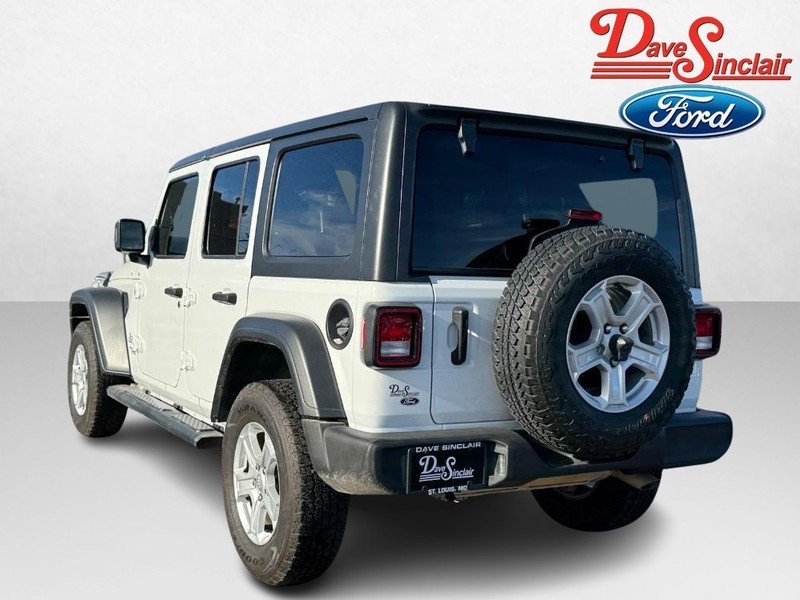 Jeep Wrangler Vehicle Image 09