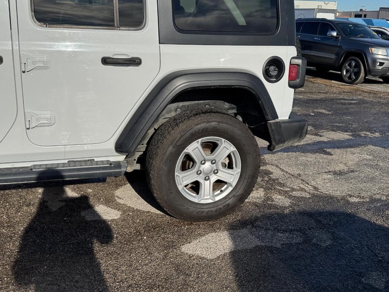 Jeep Wrangler Vehicle Image 11
