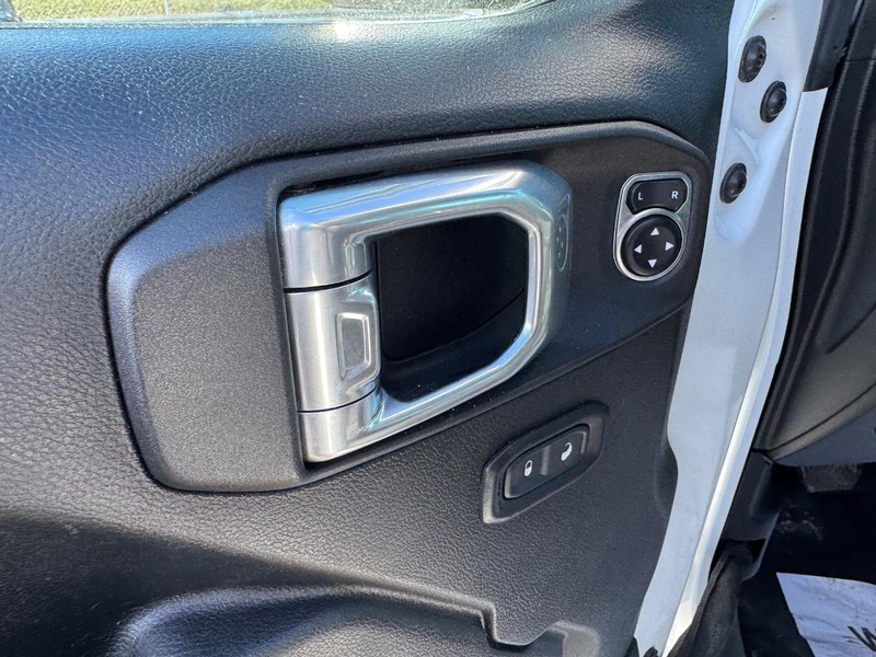 Jeep Wrangler Vehicle Image 20