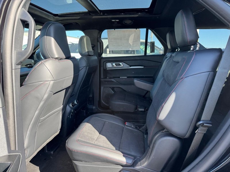 Ford Explorer Vehicle Image 12