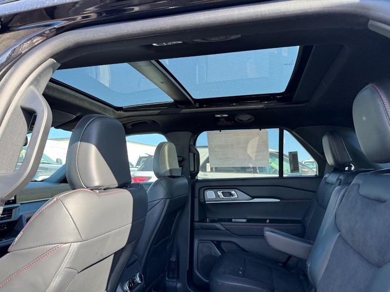 Ford Explorer Vehicle Image 13