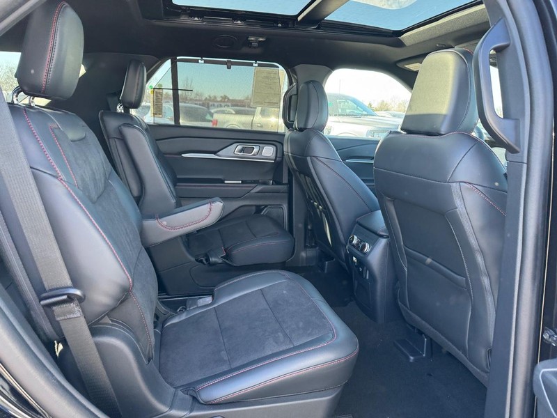 Ford Explorer Vehicle Image 16