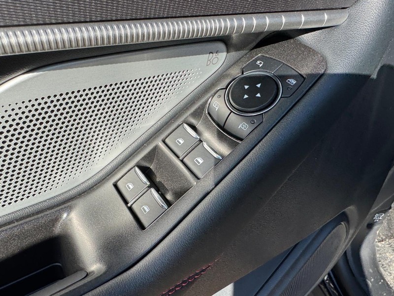 Ford Explorer Vehicle Image 22