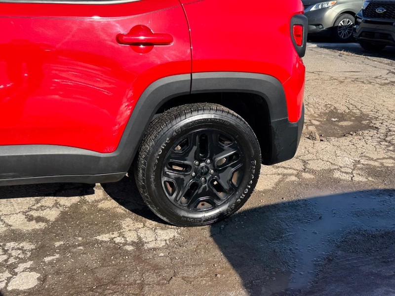 Jeep Renegade Vehicle Image 11