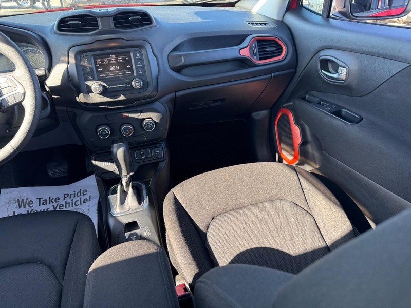 Jeep Renegade Vehicle Image 16
