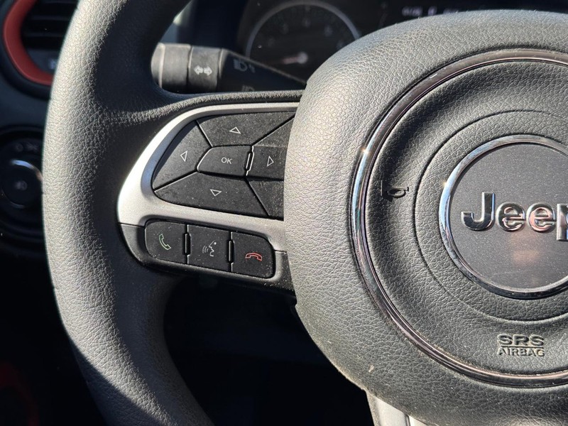 Jeep Renegade Vehicle Image 21
