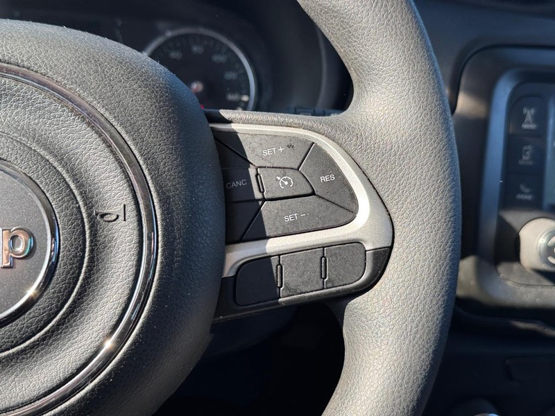 Jeep Renegade Vehicle Image 22