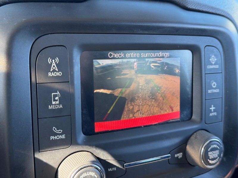 Jeep Renegade Vehicle Image 23