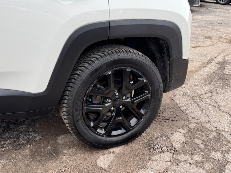 Jeep Renegade Vehicle Image 11