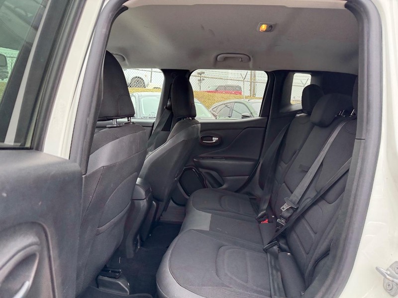Jeep Renegade Vehicle Image 12