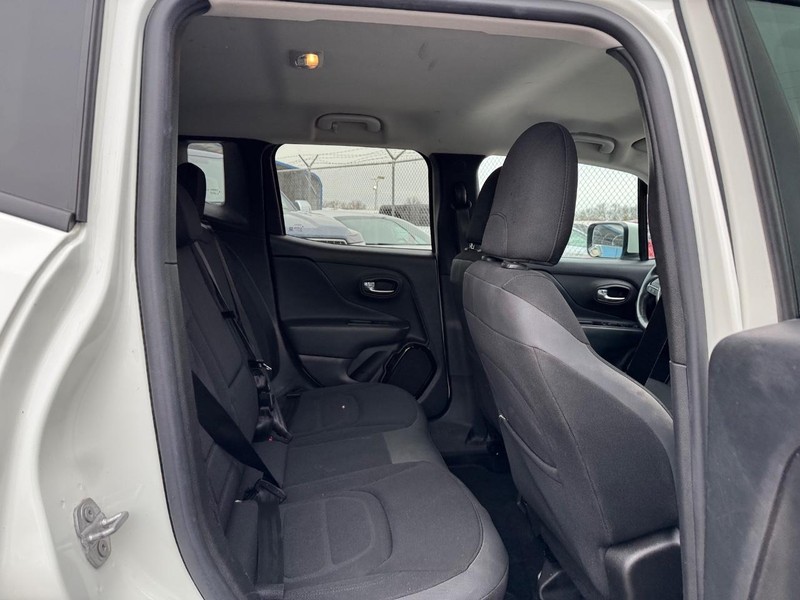 Jeep Renegade Vehicle Image 13