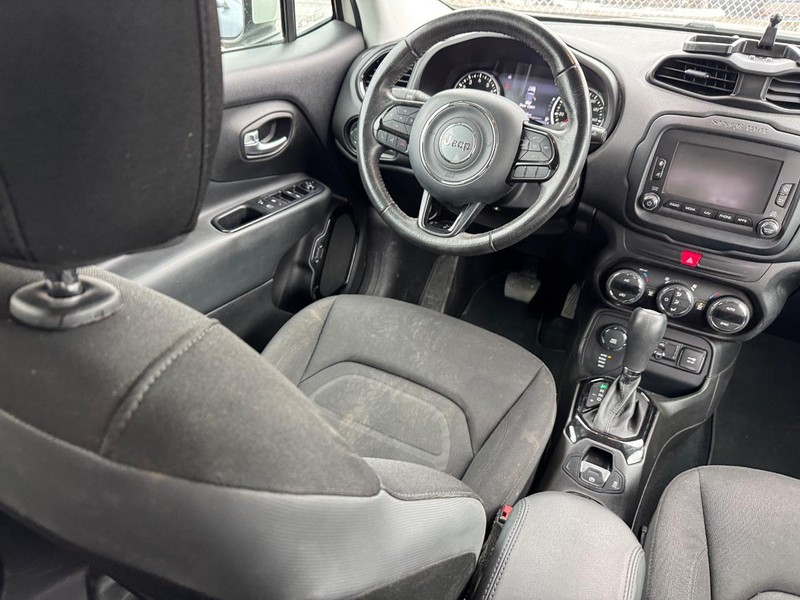Jeep Renegade Vehicle Image 14