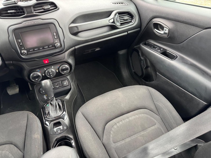 Jeep Renegade Vehicle Image 16