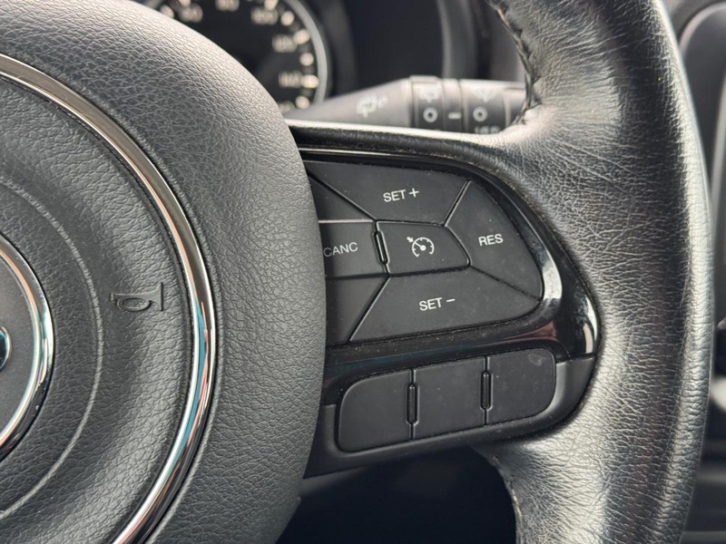 Jeep Renegade Vehicle Image 21