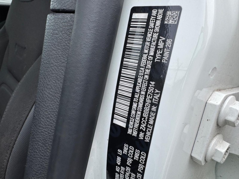 Jeep Renegade Vehicle Image 24