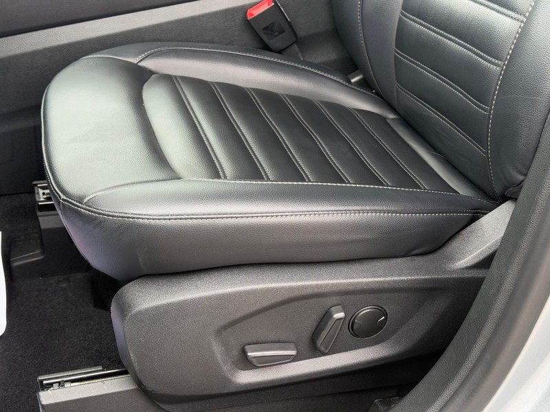Ford Edge Vehicle Image 17