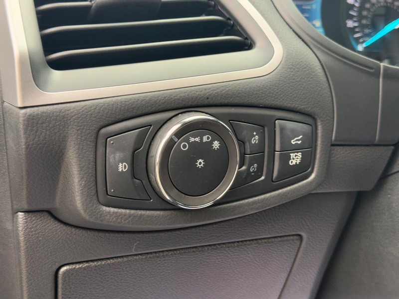 Ford Edge Vehicle Image 18