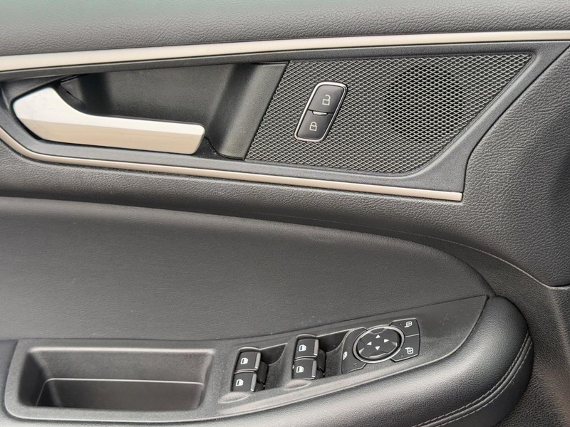 Ford Edge Vehicle Image 25